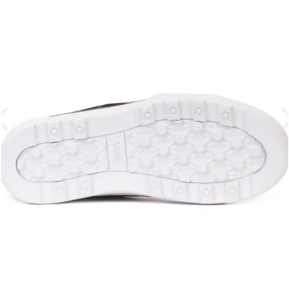 Vans WMNS Sentry Sk8-Hi
Black/White
VN0A5KY5BA2
Sneakers - Picture 6 of 16